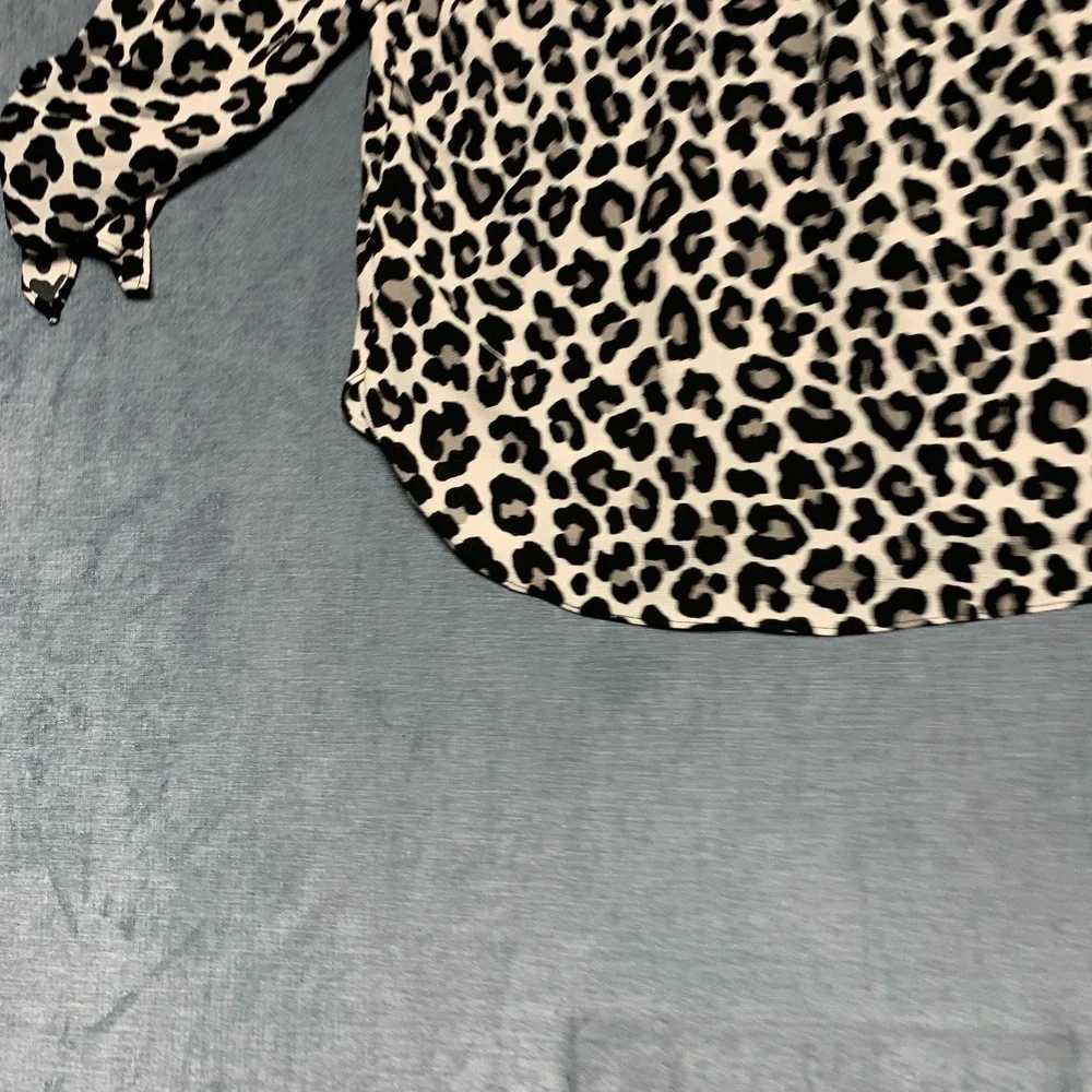 Michael Kors Blouse Top Womens Large Beige Leopard Print Round Hem Summer V Neck